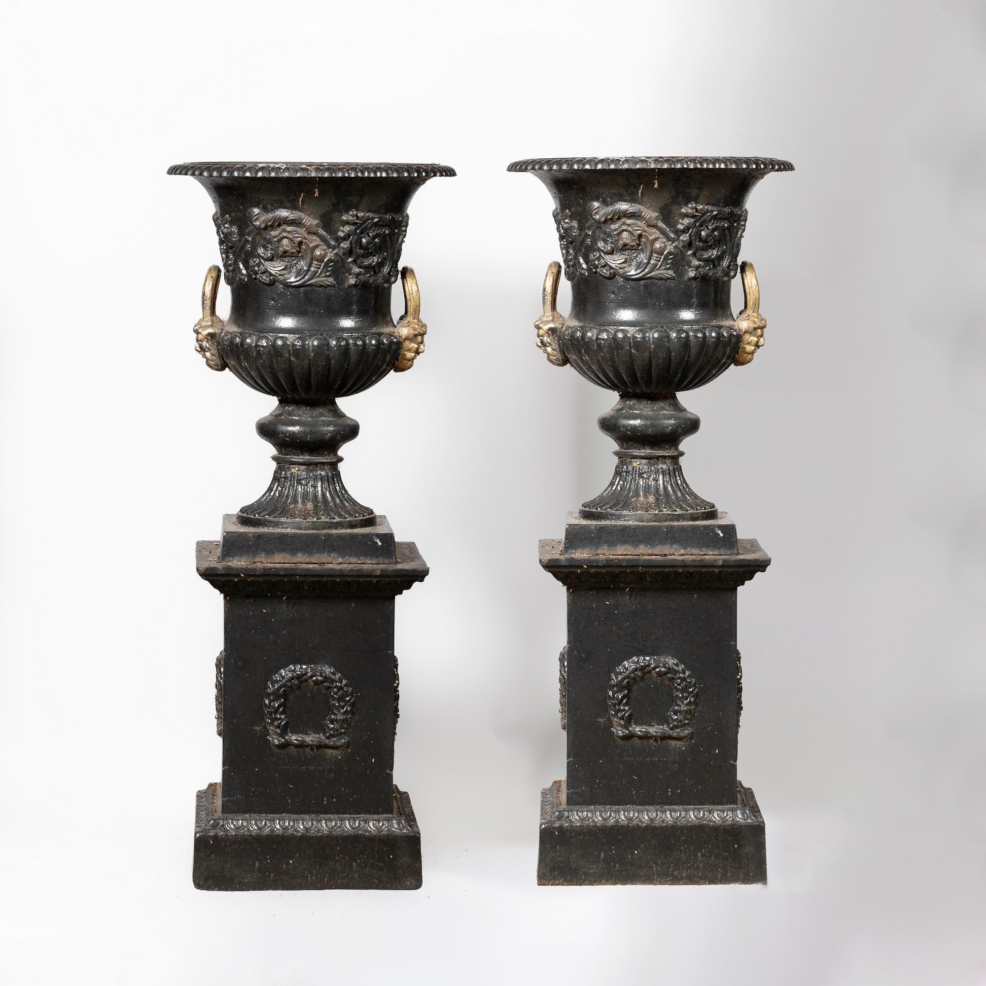 Garden urns, a pair, later part of the 20th century.