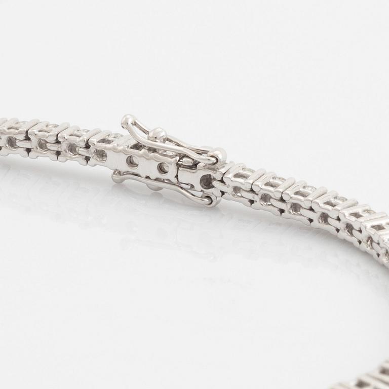 Brilliant cut diamond tennis bracelet, with HRD report.