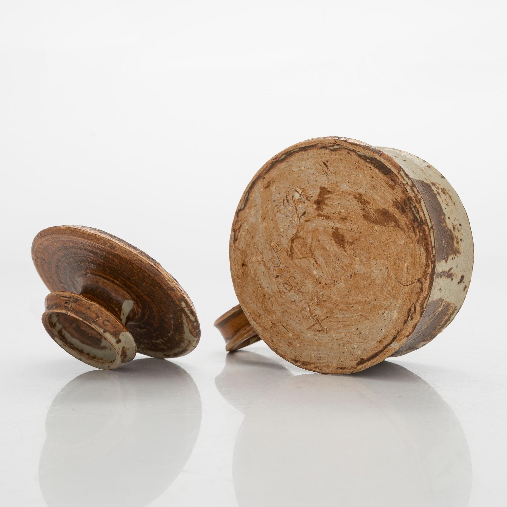 Kyllikki Salmenhaara, Mug with lid, stoneware, signed KS Arabia.