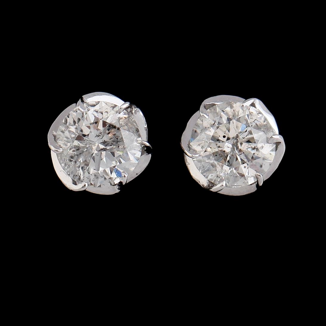 ÖRHÄNGEN, 1 par, 18K vitguld, solitära briljantslipade diamanter tot ca 1.84 ct.