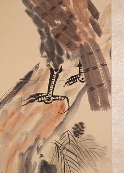 A scroll painting depicting a bird of pray, after Qi Baishi (1868-1957).