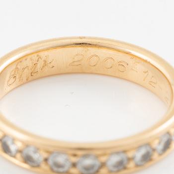 Ring, half eternity, gold with brilliant-cut diamonds.