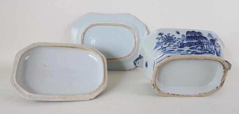 TERRIN med LOCK samt FAT, porslin, Kina, 1800-tal.