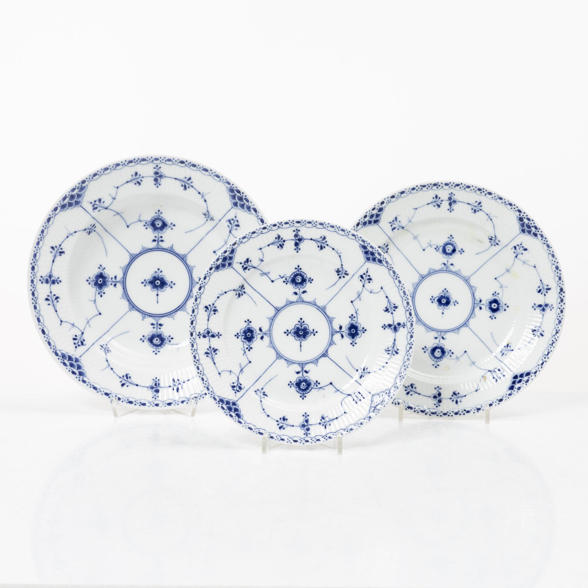 Royal Copenhagen, A 46 pieces "Blue Fluted Half Blond" service, 'Musselmalet', 1889-1922 and post 1923.