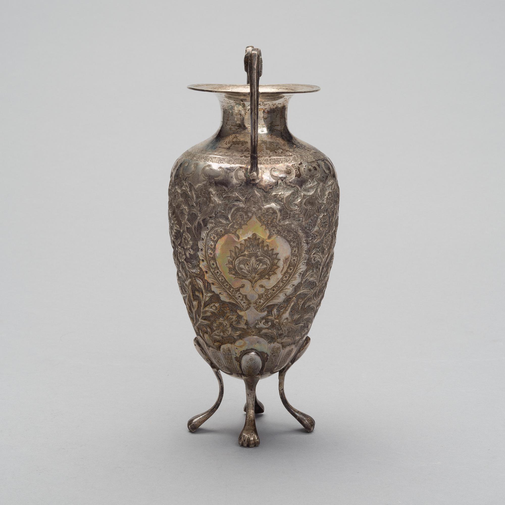 URNA / VAS, österländskt silver, finska kontrollstämplar 1969. Vikt 560 g.