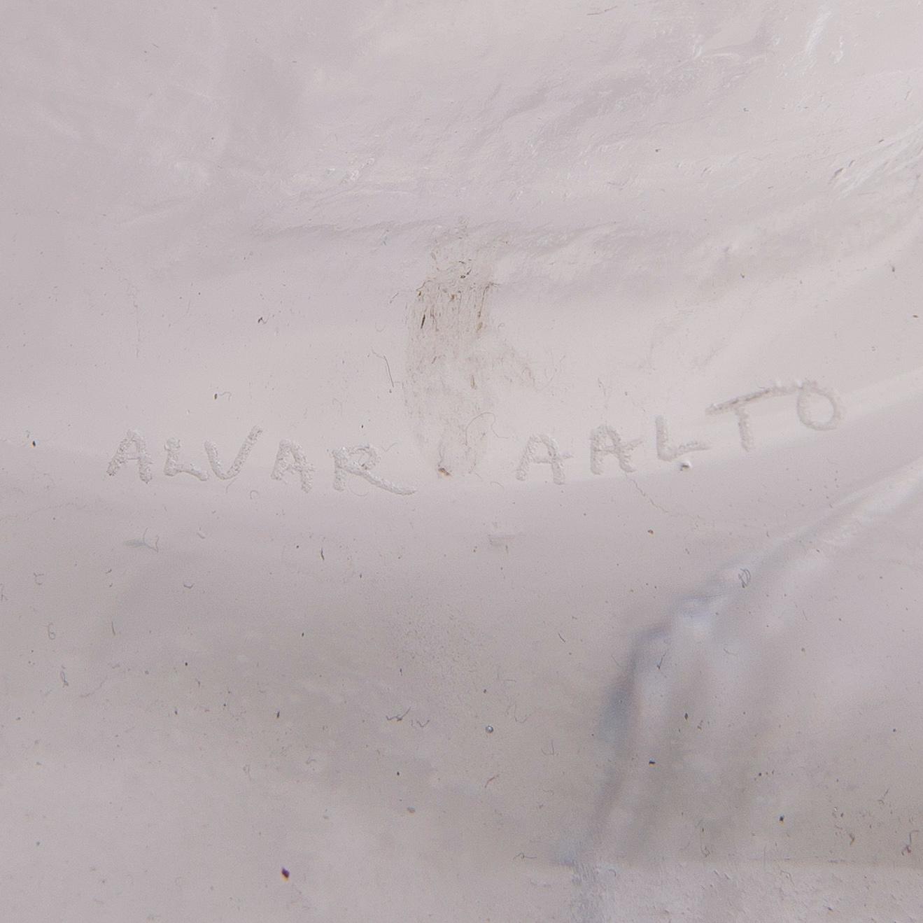 A 1950s/1960s vase signed Alvar Aalto.