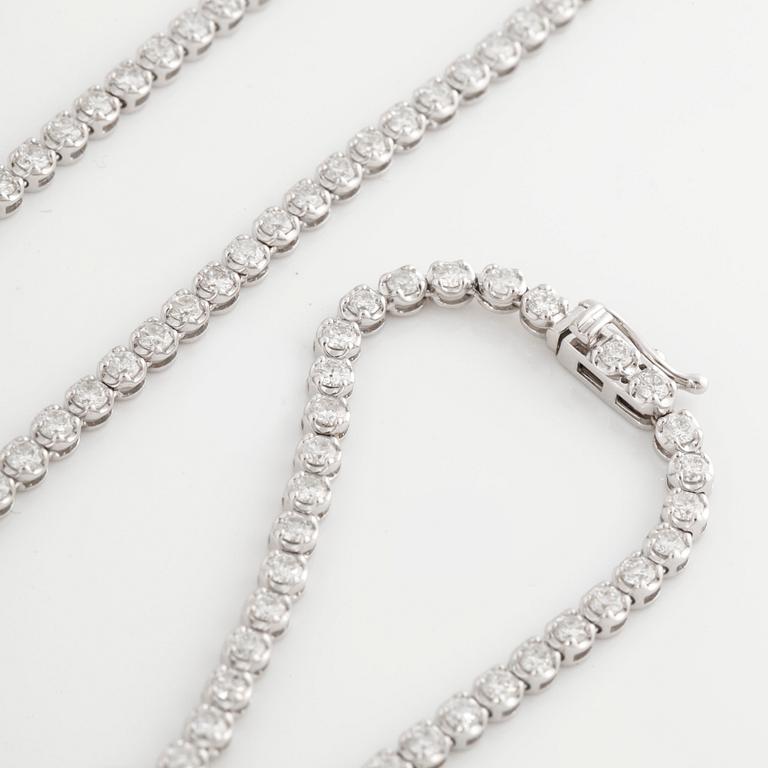 A ca 11.55 cts brilliant-cut diamond necklace.