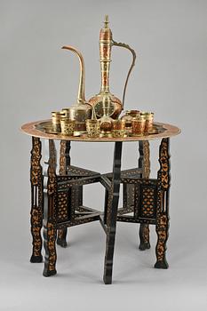 RÖKBORD med TILLBEHÖR, orientaliskt, 1900-tal.