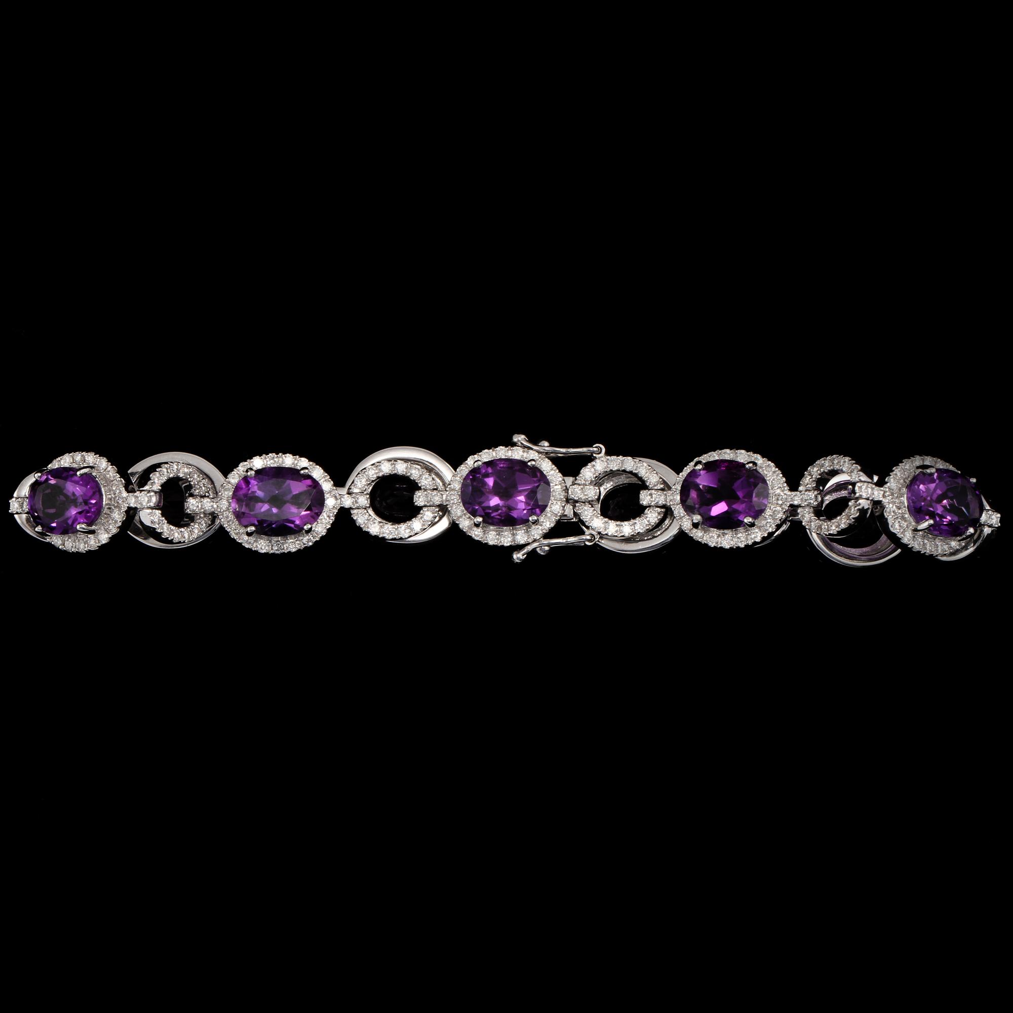 An amethyst bracelet, 10.53 cts with brilliant cut diamonds, tot. 2.07 cts.