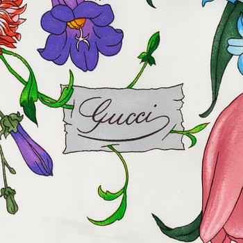 Gucci, a 'Flora' silk scarf.