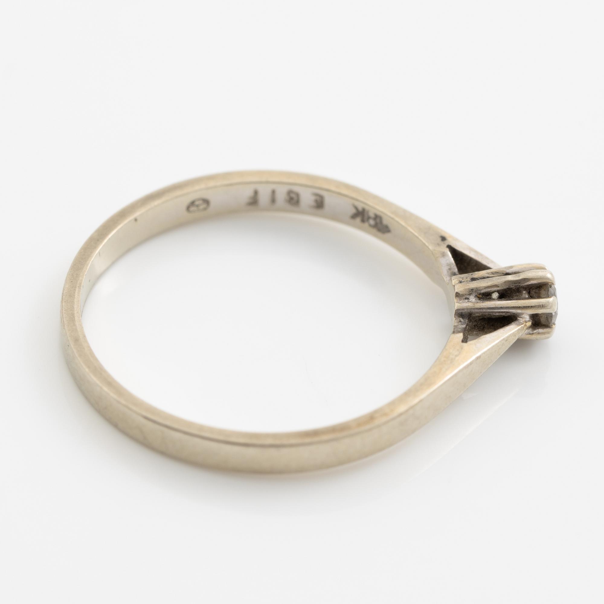 Ringar, 2 stycken, 18K guld med små smaragder och diamanter.