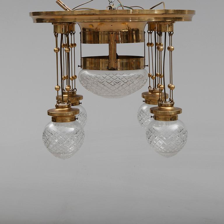 TAKLAMPA, 1900-talets första hälft. Höjd ca 52 cm.