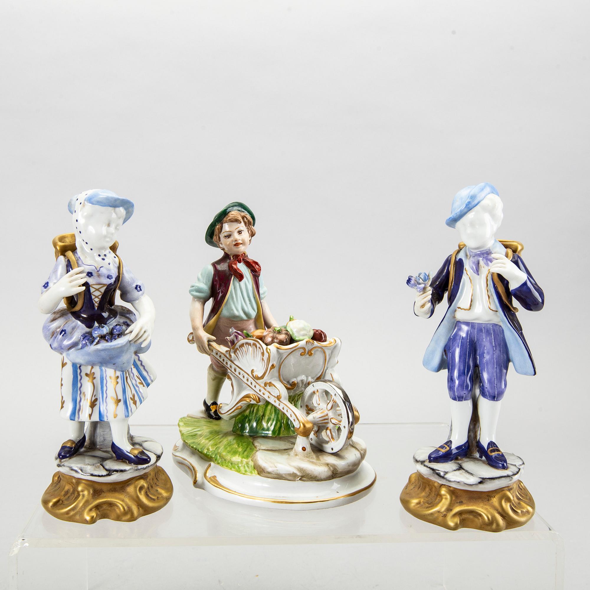 Figuriner 9 st bla Neapelliknande märke Italien 1900-tal porslin.