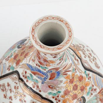 Karaffer med propp, ett par, porslin. Japan, tidigt 1900-tal.