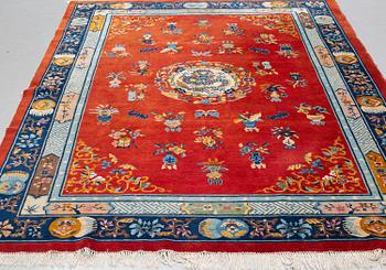 A carpet, semi-antique/old Kina, ca 295,5 x 212 cm.