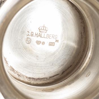 Two beakers, silver, CG Hallberg, Stockholm, 1915–16.