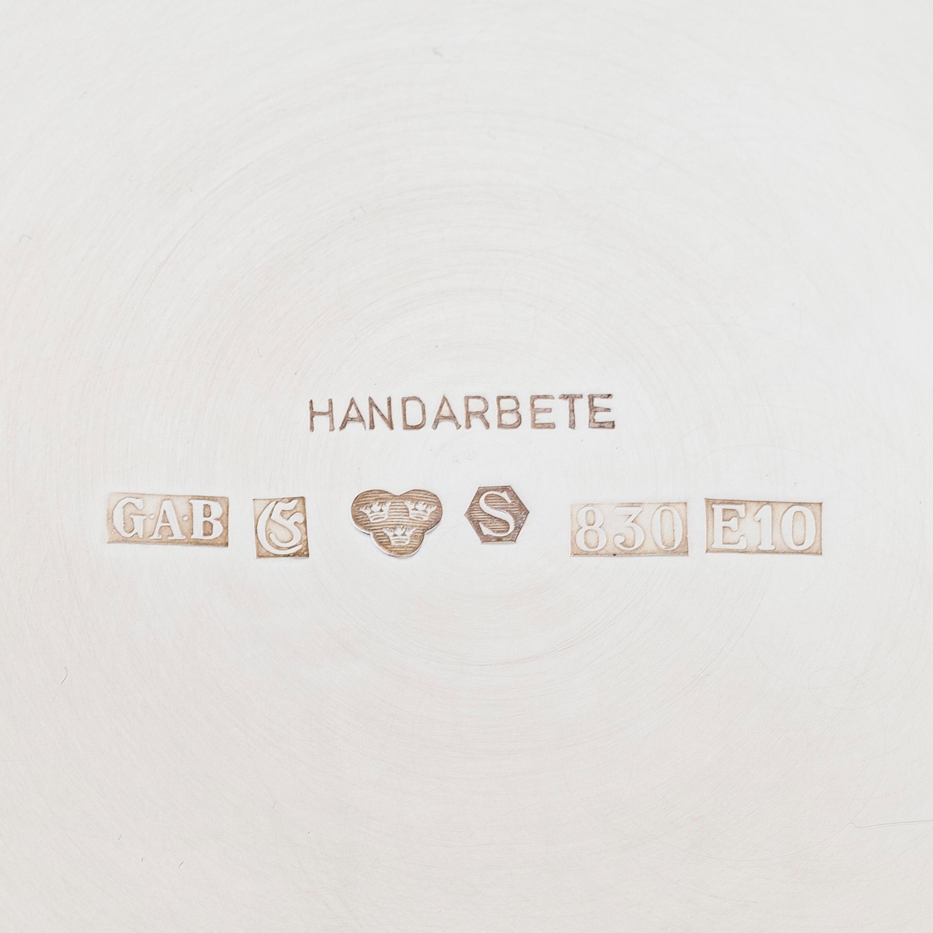 Vas och skål, silver, GAB, Eskilstuna och Stockholm, 1979 och 1966.