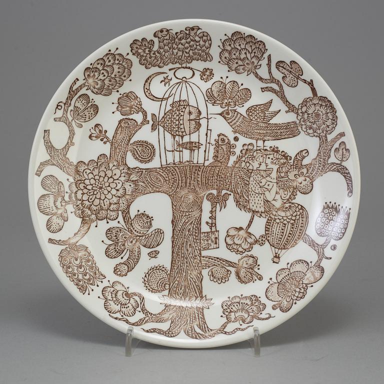 18 "Eros" dishes by Stig Lindberg for Gustavsberg.