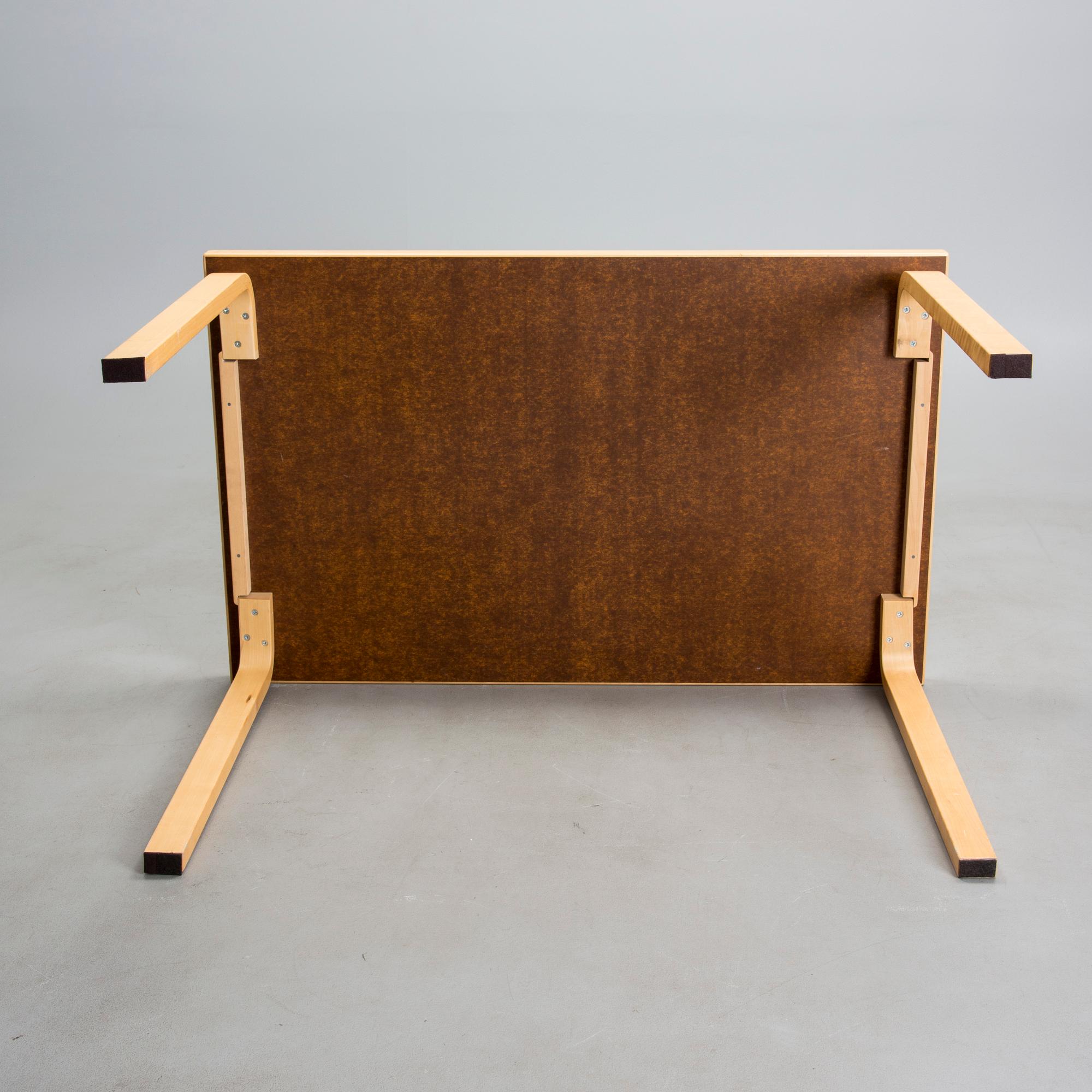 BORD, modell 81 B, Alvar Aalto, Artek 2000-talets början.