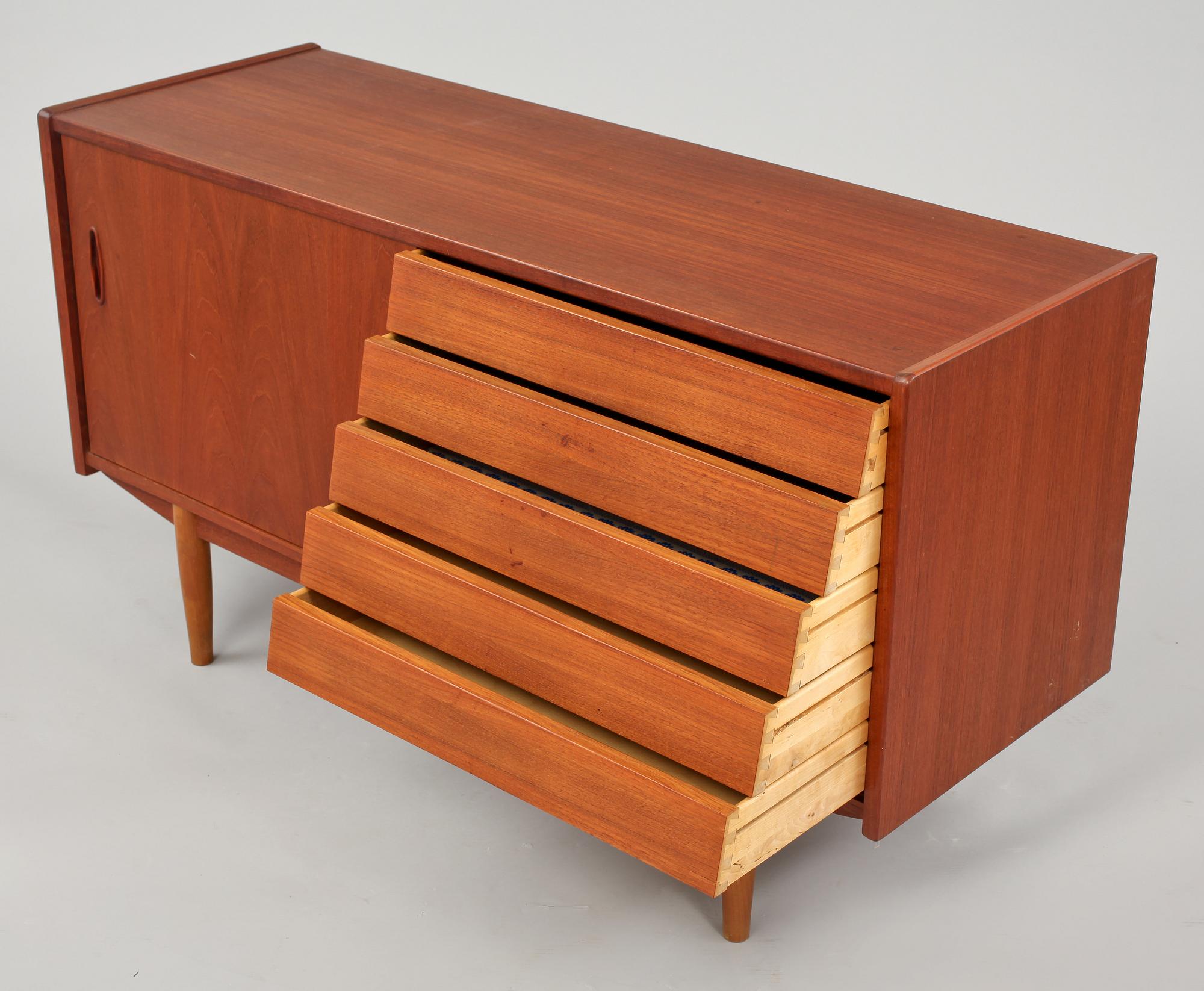 SIDEBOARD, Nils Jonsson, Troeds, 1900-talets andra hälft.