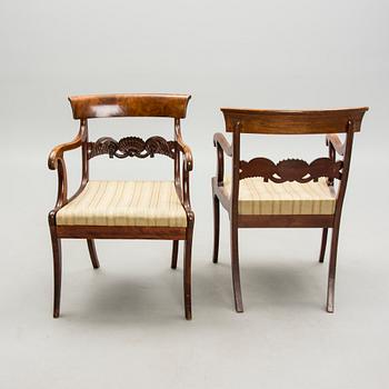 KARMSTOLAR, ett par, ca 1830-1840-tal.