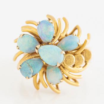 Ring 14K gold with opals.