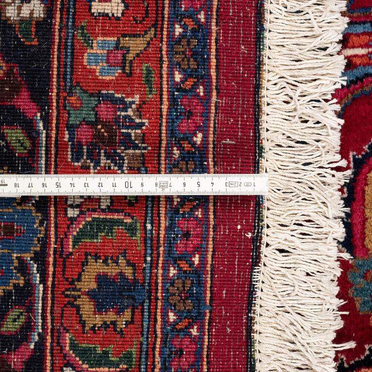 Matto, Old Mashad, ca 391 x 306 cm.