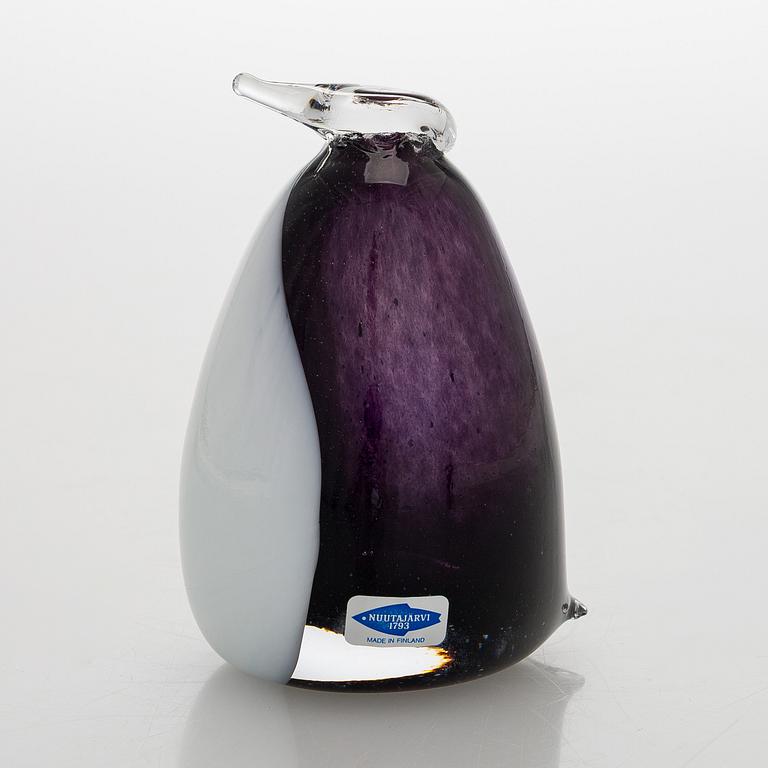 Oiva Toikka, a 'Penguin' glass bird, signed O. Toikka Nuutajärvi.