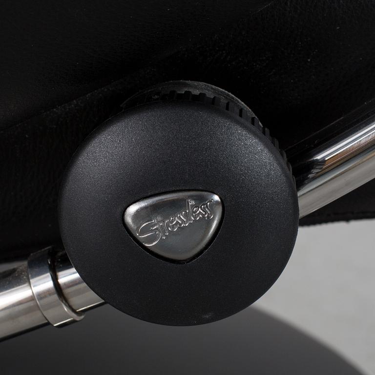 An Ekornes Stressless Jazz recliner, 21st century.