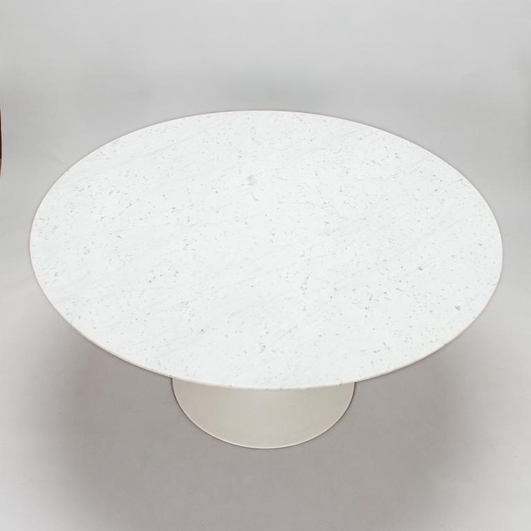 Eero Saarinen, "Tulip", bord och stolar, 6 st, 1970-tal.