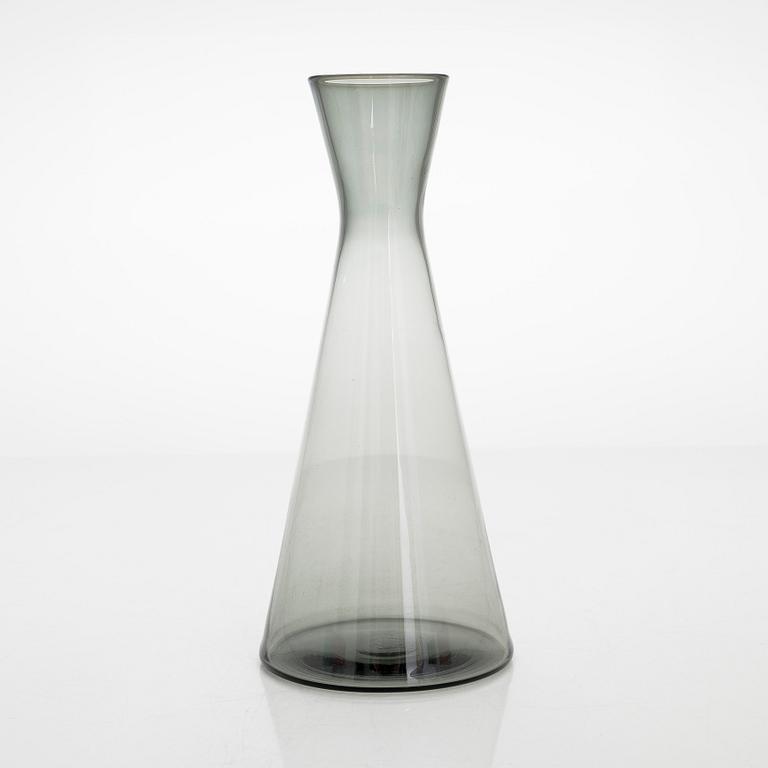 Kaj Franck, A decanter model 1541 and twelve shot glasses model 1153, Nuutajärvi Finland, mid-20th century.