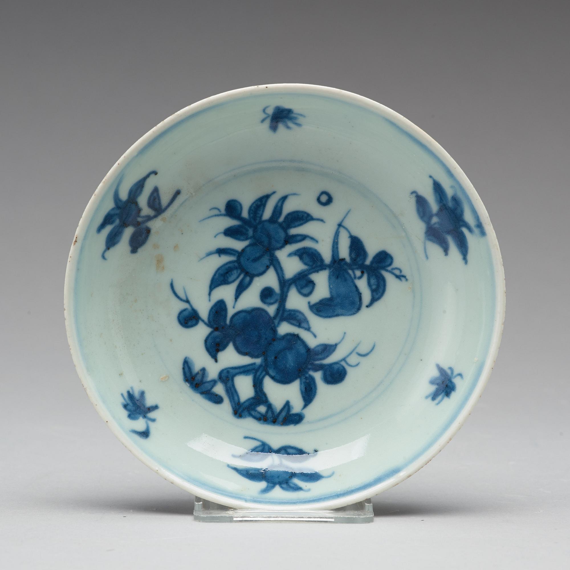 A set of 10 (9+1) blue and white dishes, Ming dynasty, Tianqi/Chongzhen.