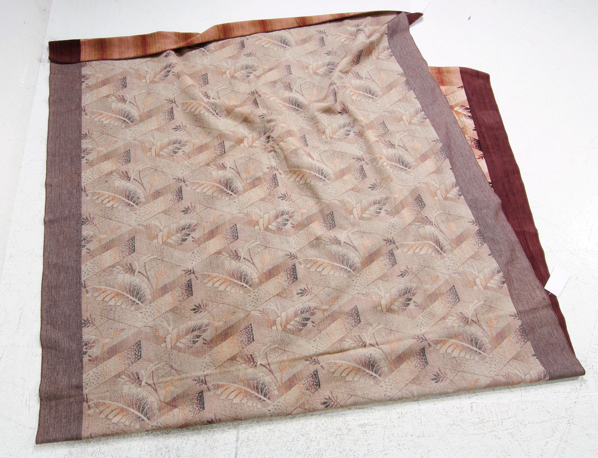 TEXTIL. Plysch. Trol 1940-tal. Ca 150 x 285.
