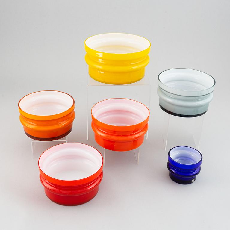 PO Ström, a set of 4 "S 5020" , 1 large bowl "S 5017" and 1 small bowl, Alsterfors Glassworks, Sweden.