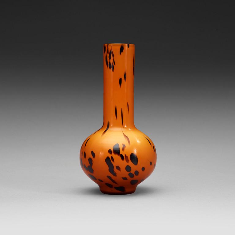 A brown spotted amber coloured peking glass vase, late Qing Dynasty (1644-1912), with a Guangxu four character mark.