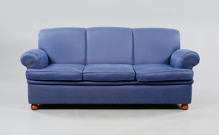 SOFFA, "modell 703", Josef Frank för Firma Svenskt Tenn, omkring sekelskiftet 2000.