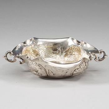 A German 17th century silver sweet meat-dish, unidentified makers mark, Nürnberg (1645-1651).