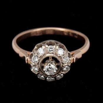 RING, guld 14K, sovjetiska stämplar 583, 11 diamanter. Vikt 3,5 g.