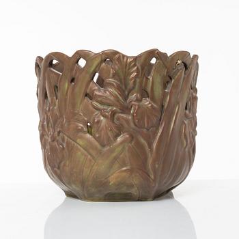 A Gunnar Wennerberg Art Nouveau creamware jardinière, Gustavsberg.
