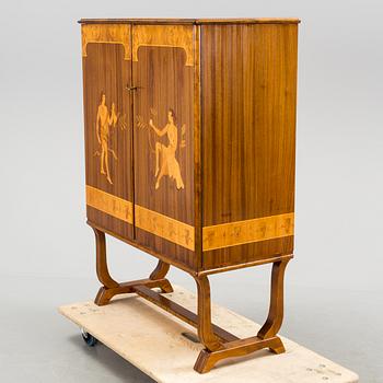 SKÅP, troligen Mjölby Intarsia, 19330/40-tal.