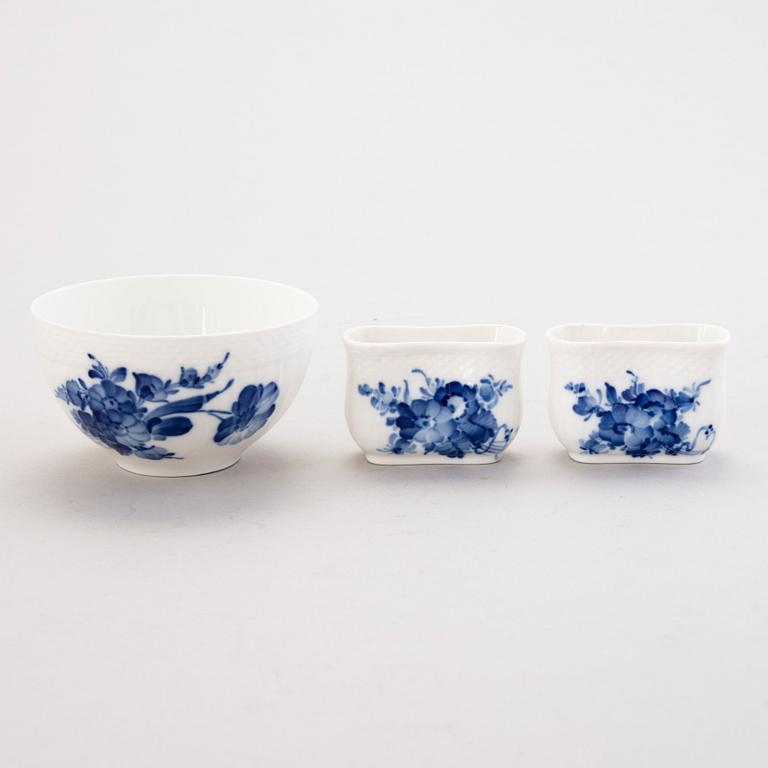 ROYAL COPENHAGEN, A 40-piece set of 'Blå Blomst" tablewear, second half of the 20th century.