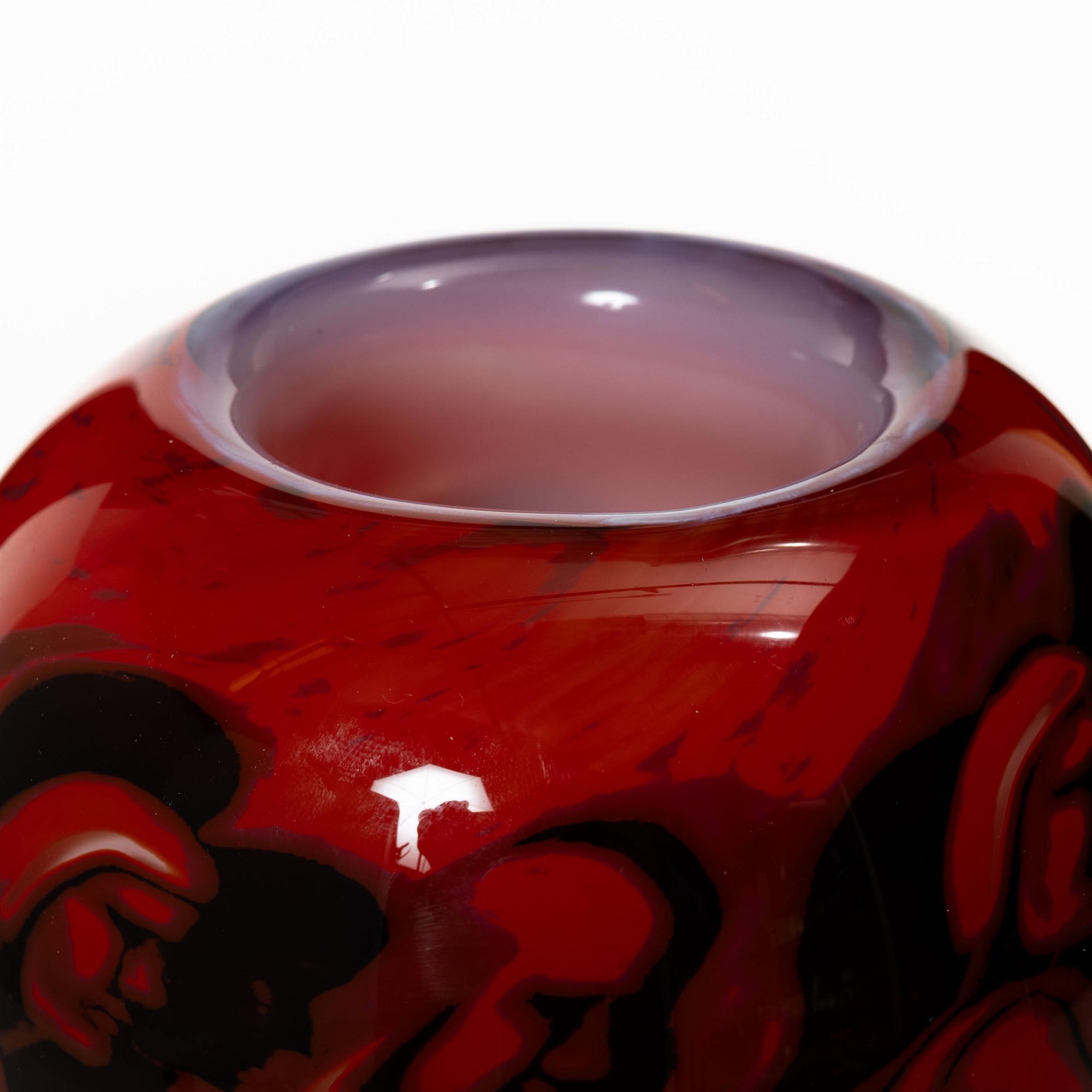 Mats Jonasson, a unique glass vase, Målerås 2008.
