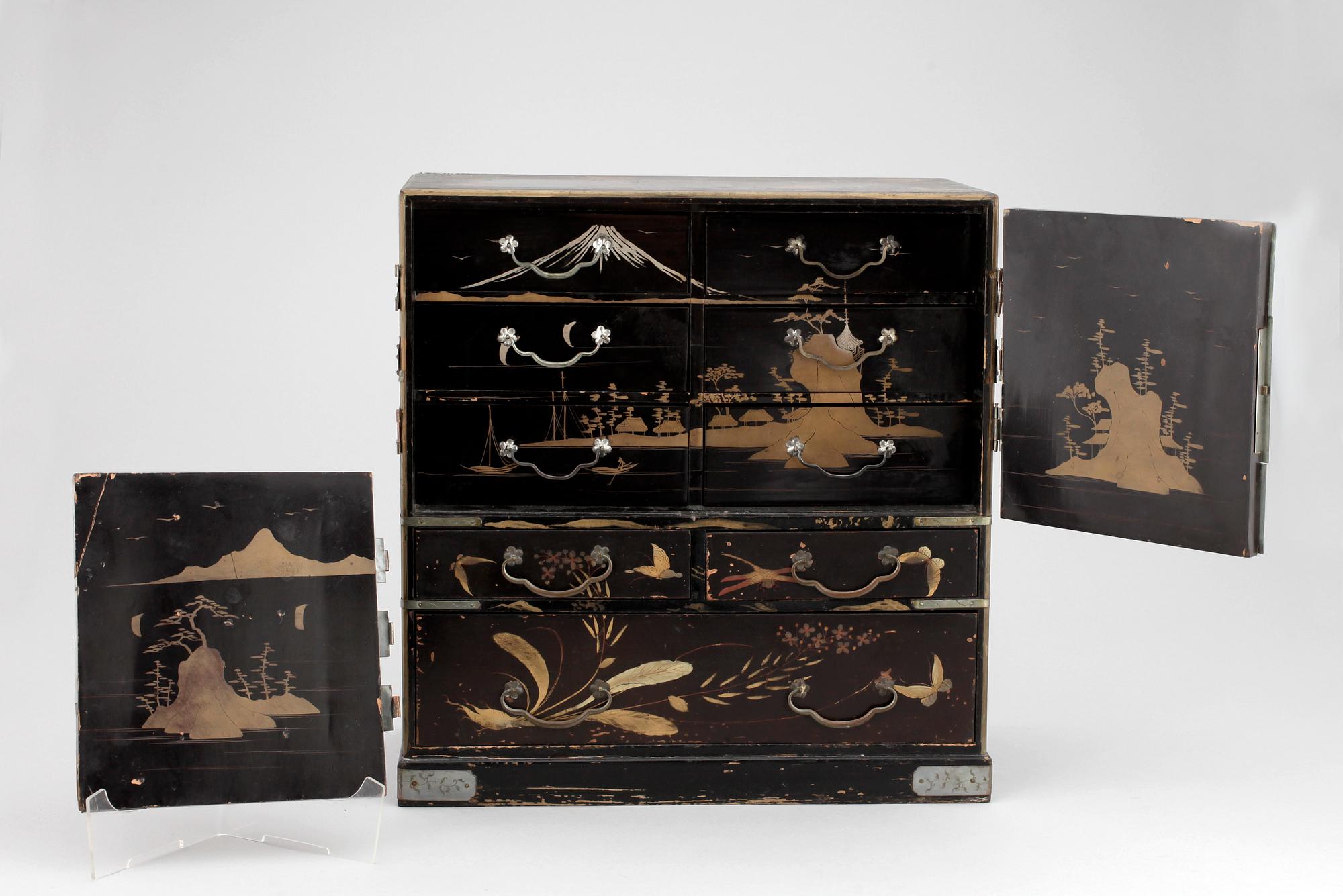 MINIATYRSKÅP, Japan, 1900-tal.