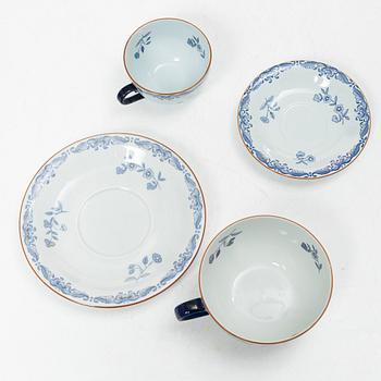 Matservis, 75 delar, "Ostindia", Rörstrand, samt en kinesisk tallrik, exportporslin, mönsterförlaga till "Ostindia".