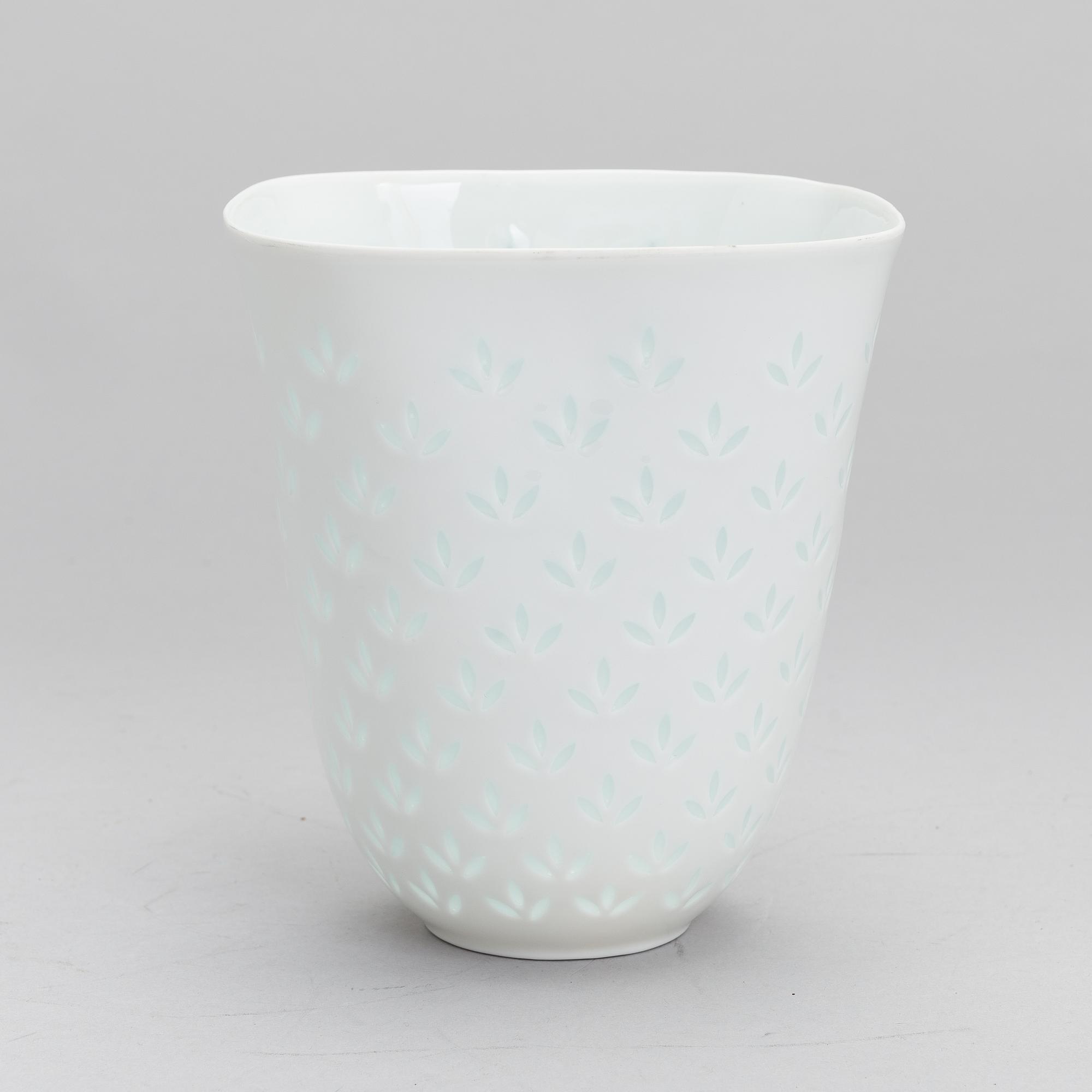 FRIEDL HOLZER-KJELLBERG, VASE, rice porcelain, signed F.H.Kj. Arabia Made in Finland.