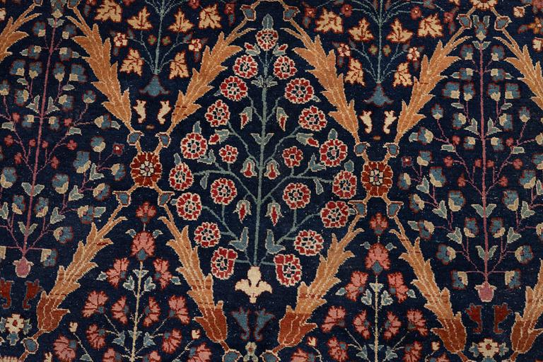 A carpet, antique Tabriz, ca 470 x 312,5 cm.