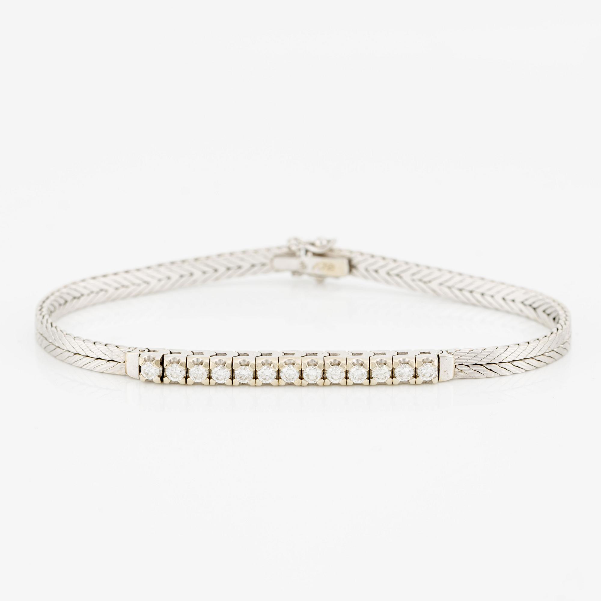 Bracelet in 18K white gold with brilliant-cut diamonds.