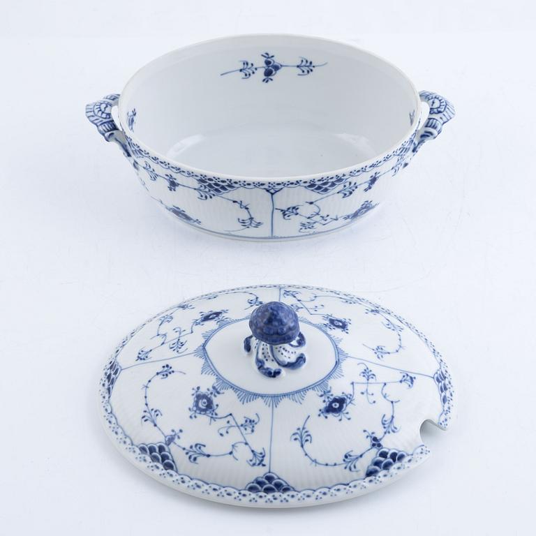 Dinner service, porcelain, 50 pieces, "Musselmalet", Royal Copenhagen, Denmark.