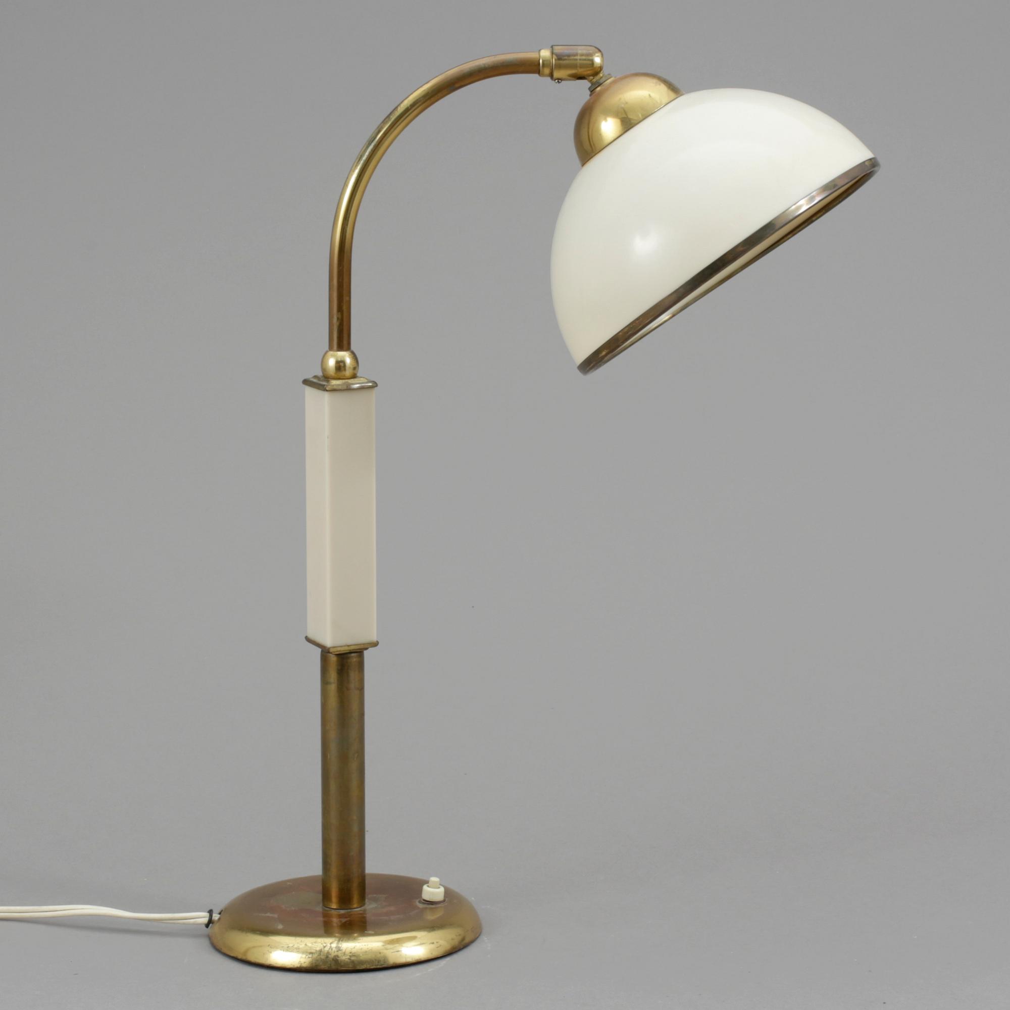 BORDSLAMPA, 1900-talets första hälft.