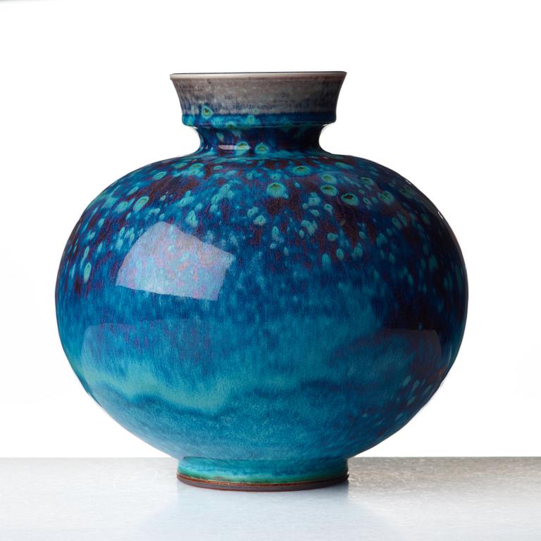 Berndt Friberg, a stoneware vase, Gustavsberg studio, Sweden 1977.